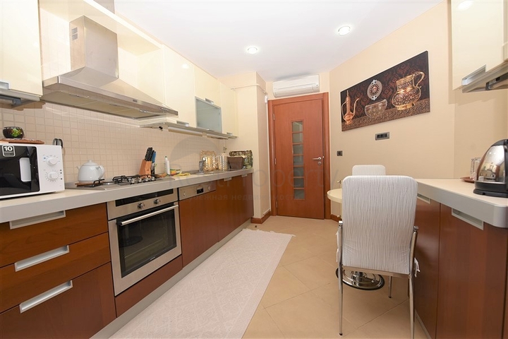 Квартира в комплексе на первой береговой линии в центре Алании