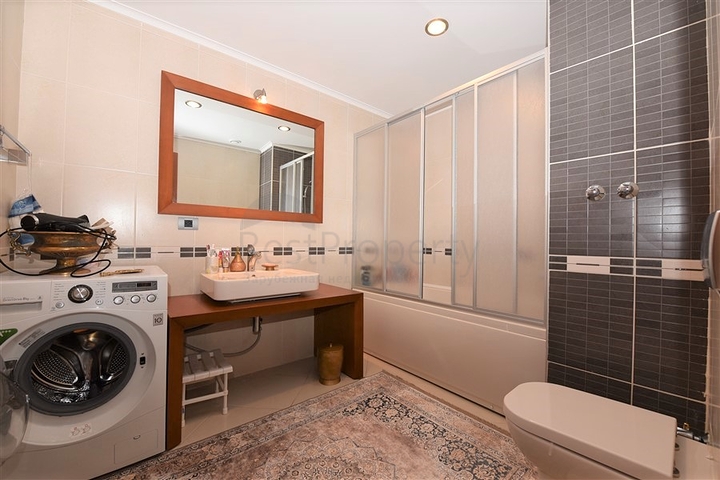 Квартира в комплексе на первой береговой линии в центре Алании