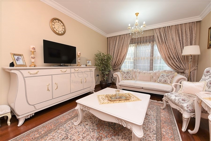 Квартира в комплексе на первой береговой линии в центре Алании