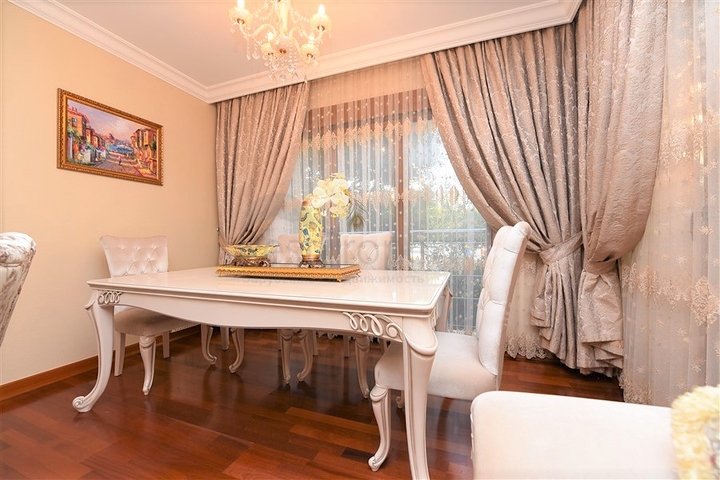 Квартира в комплексе на первой береговой линии в центре Алании