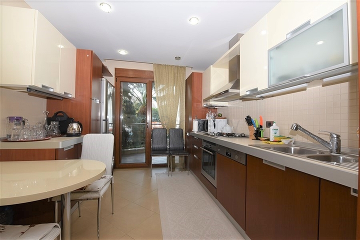 Квартира в комплексе на первой береговой линии в центре Алании