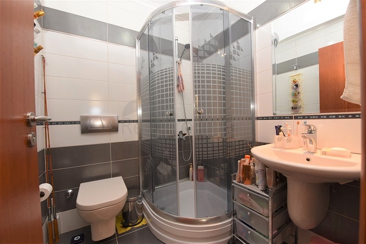 Квартира в комплексе на первой береговой линии в центре Алании