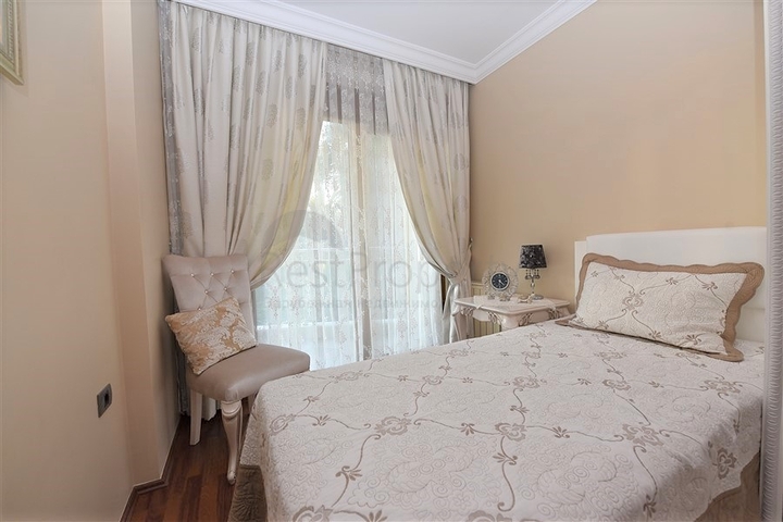 Квартира в комплексе на первой береговой линии в центре Алании