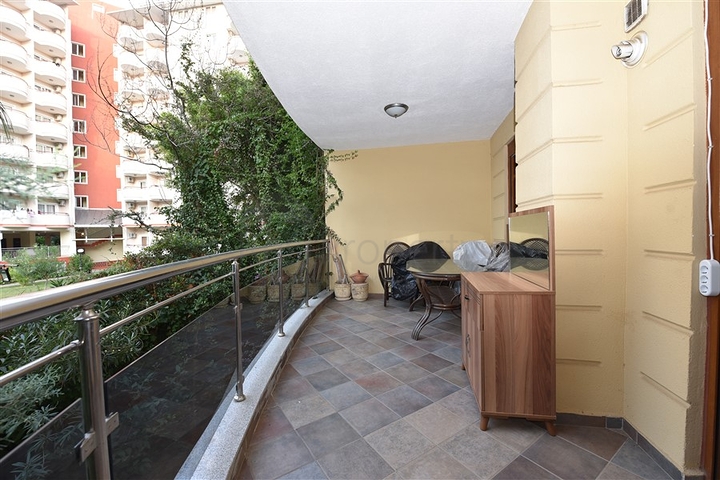 Квартира в комплексе на первой береговой линии в центре Алании