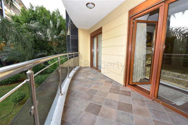 Квартира в комплексе на первой береговой линии в центре Алании