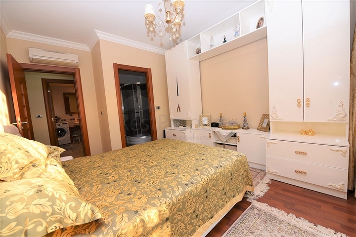 Квартира в комплексе на первой береговой линии в центре Алании