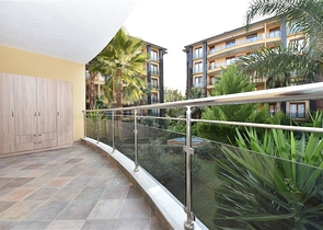 Квартира в комплексе на первой береговой линии в центре Алании