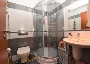 Квартира в комплексе на первой береговой линии в центре Алании