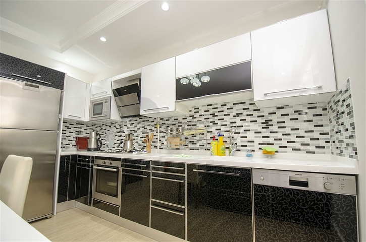 Квартира 2+1 в 150 м от пляжей Коньяалты в Анталии