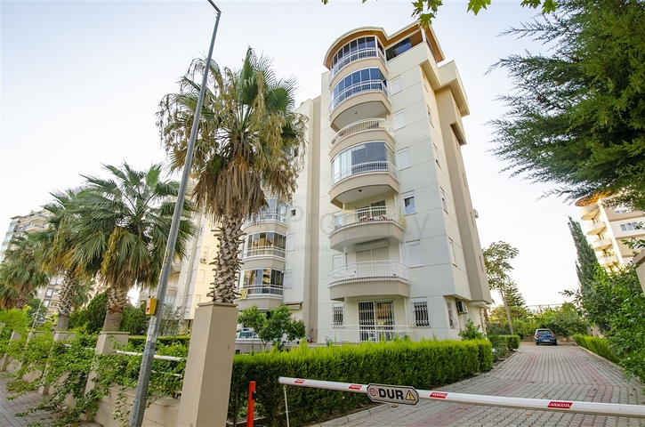 Квартира 2+1 в 150 м от пляжей Коньяалты в Анталии