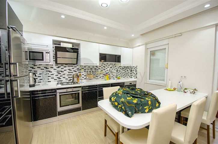 Квартира 2+1 в 150 м от пляжей Коньяалты в Анталии