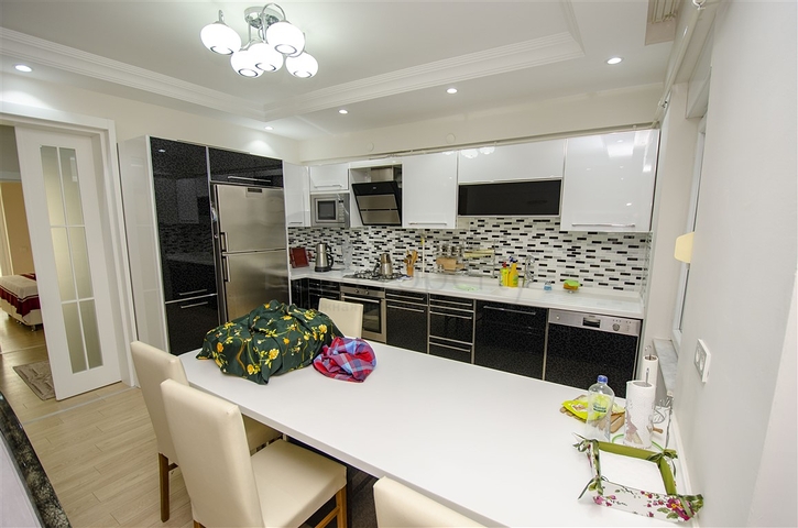 Квартира 2+1 в 150 м от пляжей Коньяалты в Анталии