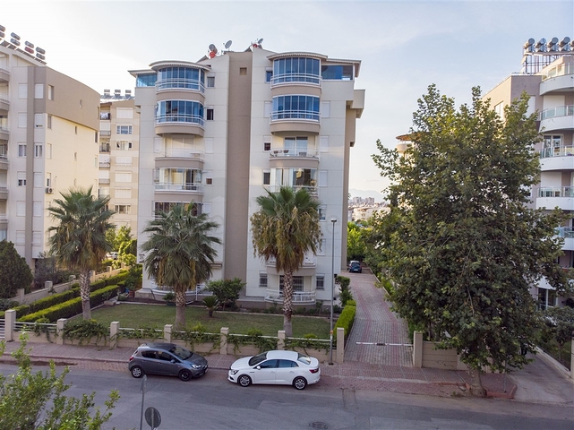 Квартира 2+1 в 150 м от пляжей Коньяалты в Анталии