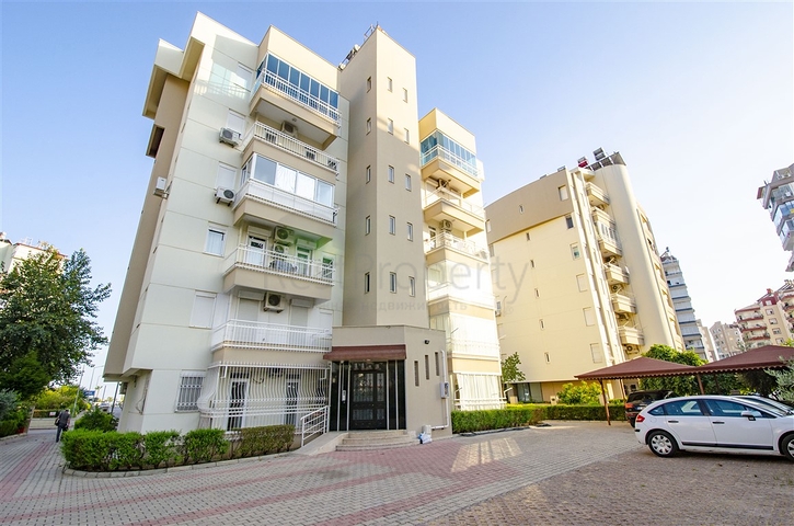 Квартира 2+1 в 150 м от пляжей Коньяалты в Анталии