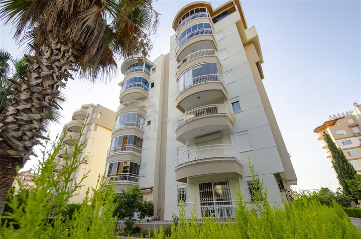 Квартира 2+1 в 150 м от пляжей Коньяалты в Анталии