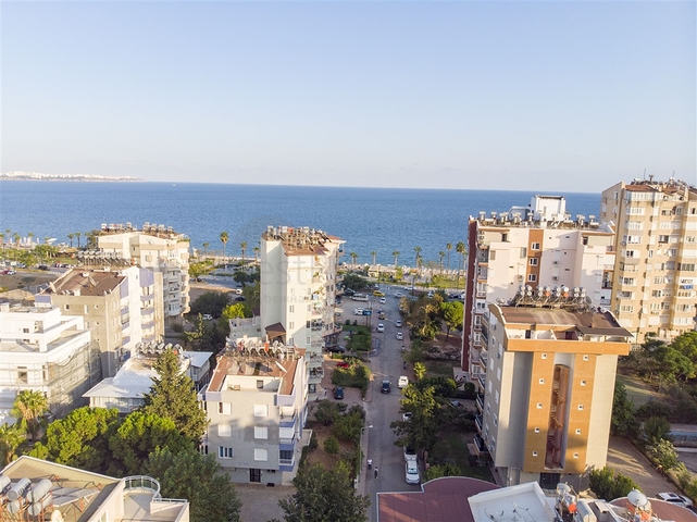 Квартира 2+1 в 150 м от пляжей Коньяалты в Анталии