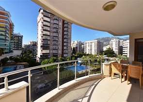 Просторная квартира в центре района Махмутлар