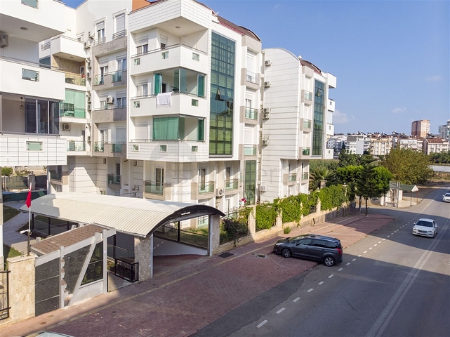 Просторная квартира 4+1 в районе Унжалы Коньяалты Анталья