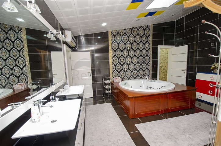 Просторная квартира 4+1 в районе Унжалы Коньяалты Анталья