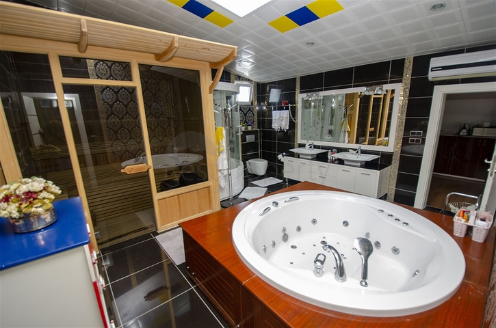 Просторная квартира 4+1 в районе Унжалы Коньяалты Анталья