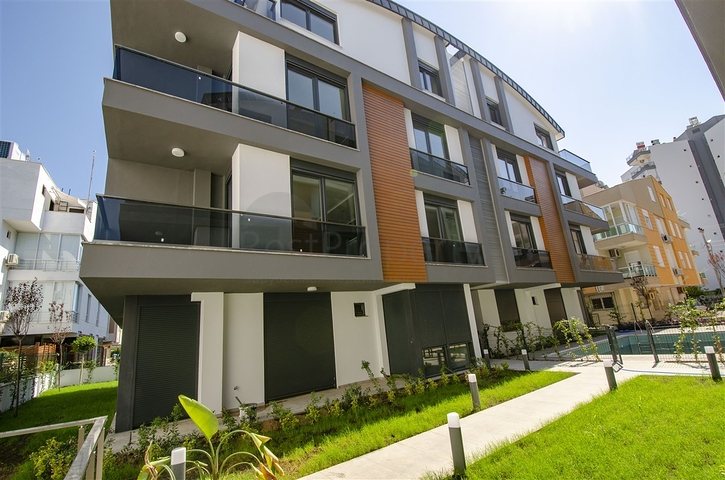 Квартиры 1+1, 2+1, 3+1 в комплексе в районе Гюзельоба Лара 