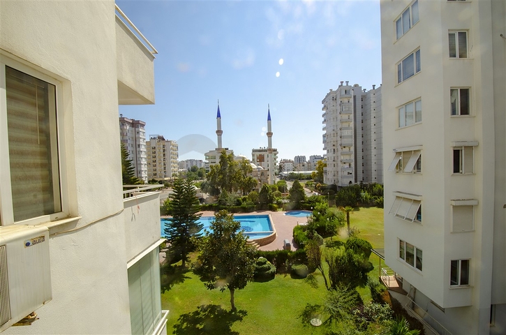 Квартира 2+1 в Чалаяне Ларе в комплексе с олимпийским бассейном