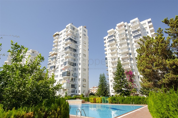 Квартира 2+1 в Чалаяне Ларе в комплексе с олимпийским бассейном