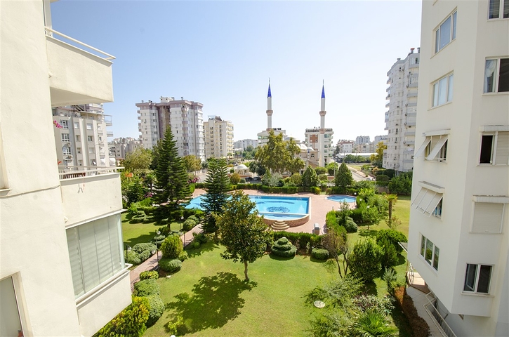 Квартира 2+1 в Чалаяне Ларе в комплексе с олимпийским бассейном