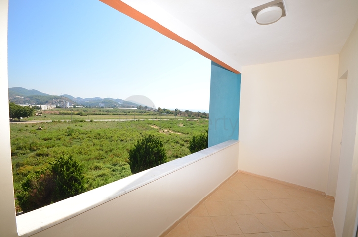 Трехкомнатные апартаменты в новом районе Демирташ