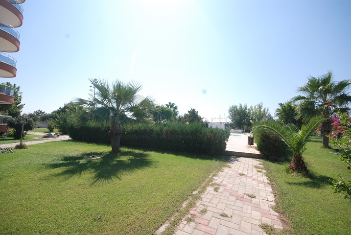 Трехкомнатные апартаменты в новом районе Демирташ