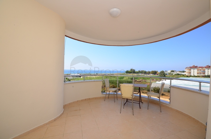 Трехкомнатные апартаменты в новом районе Демирташ