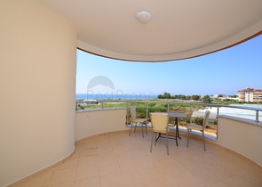 Трехкомнатные апартаменты в новом районе Демирташ