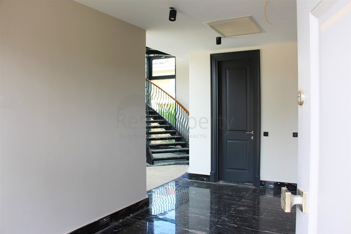 Люкс вилла 9+1 с садом в районе Дошемеальты Анталья