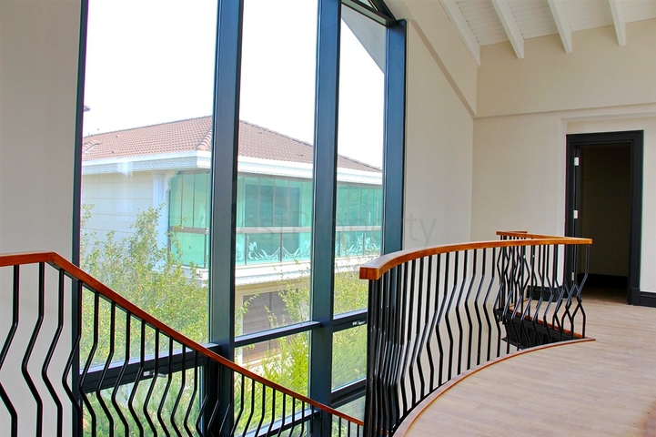 Люкс вилла 9+1 с садом в районе Дошемеальты Анталья