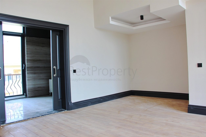 Люкс вилла 9+1 с садом в районе Дошемеальты Анталья