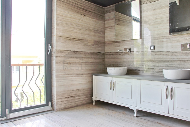 Люкс вилла 9+1 с садом в районе Дошемеальты Анталья