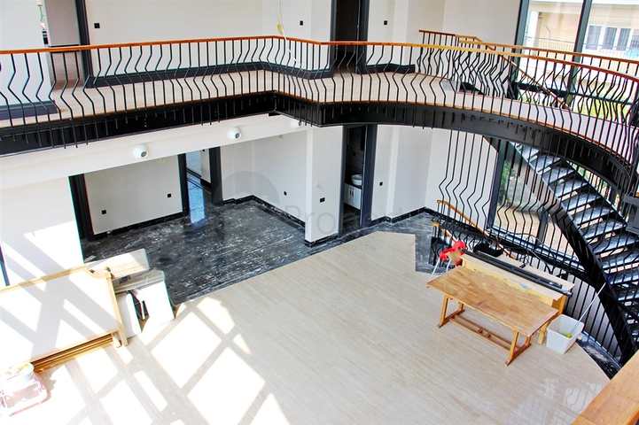 Люкс вилла 9+1 с садом в районе Дошемеальты Анталья