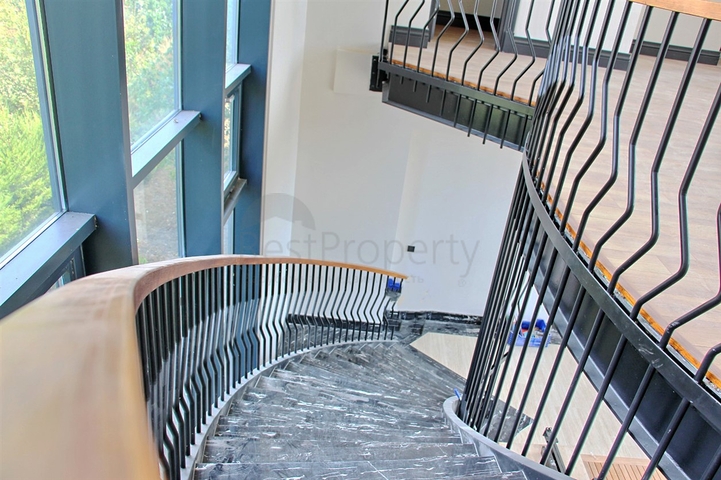 Люкс вилла 9+1 с садом в районе Дошемеальты Анталья