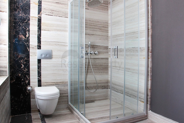 Люкс вилла 9+1 с садом в районе Дошемеальты Анталья