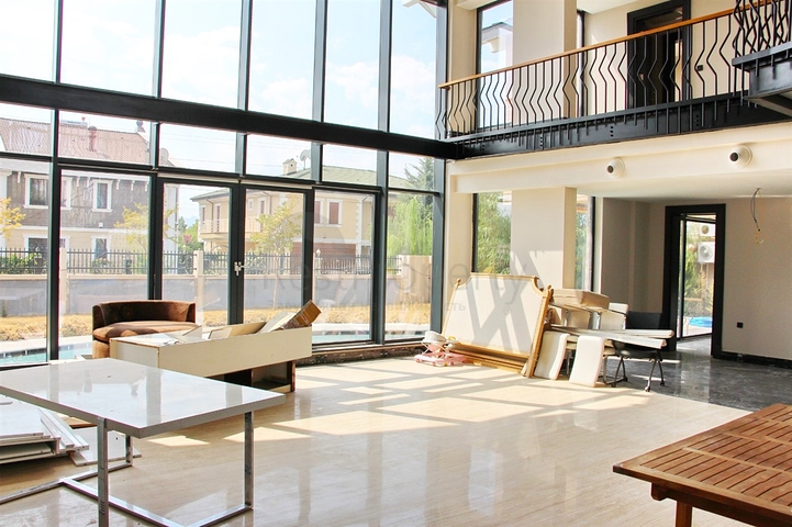 Люкс вилла 9+1 с садом в районе Дошемеальты Анталья