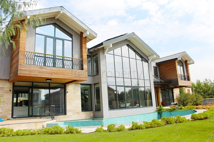 Люкс вилла 9+1 с садом в районе Дошемеальты Анталья