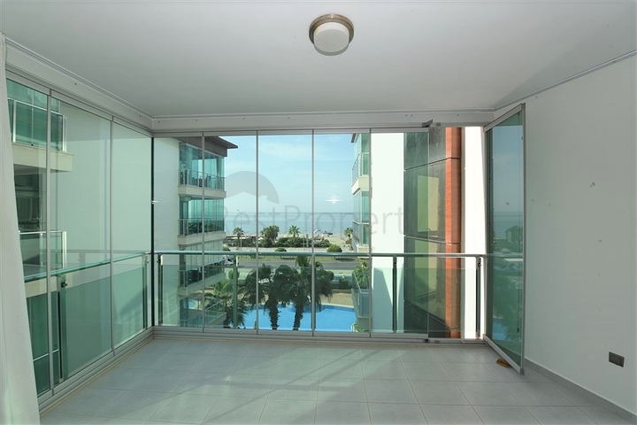 Ваш кусочек рая на первой береговой линии с видом на море