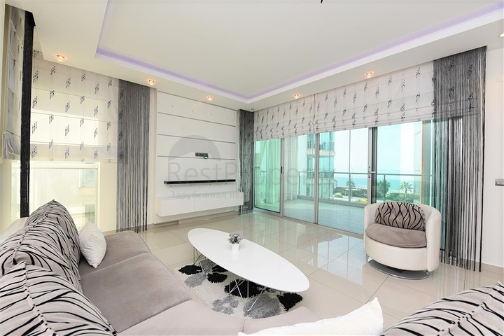 Ваш кусочек рая на первой береговой линии с видом на море