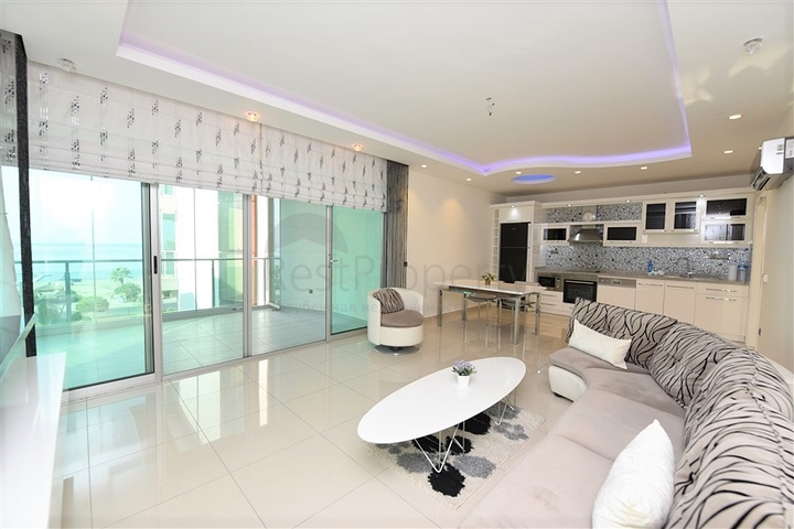 Ваш кусочек рая на первой береговой линии с видом на море