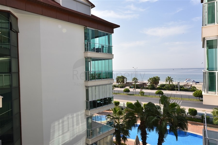 Ваш кусочек рая на первой береговой линии с видом на море