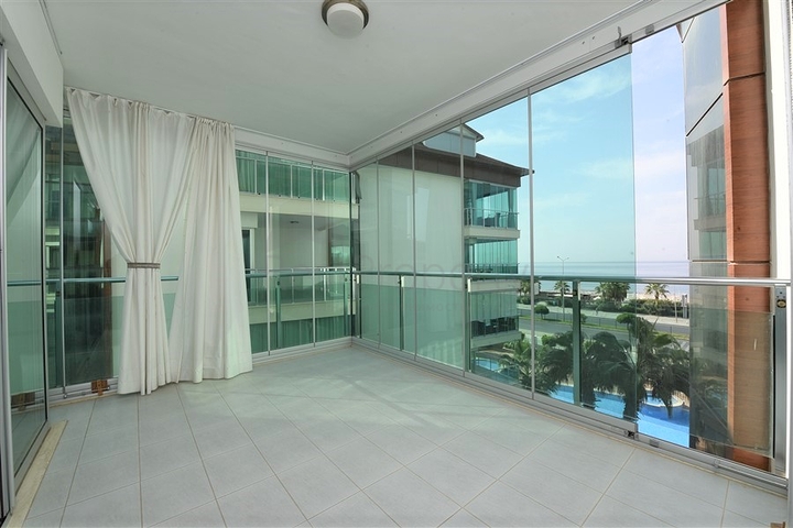 Ваш кусочек рая на первой береговой линии с видом на море