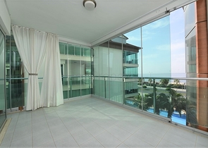 Ваш кусочек рая на первой береговой линии с видом на море