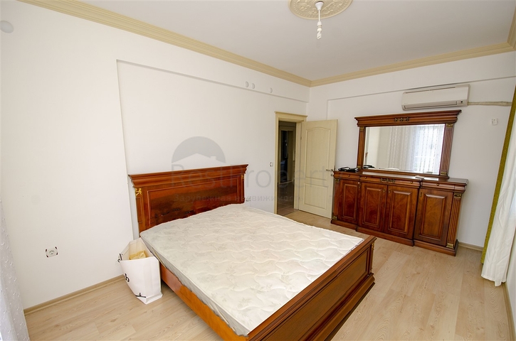 Отдельностоящая вилла 3+1 с мебелью в Гейнюке Кемере 