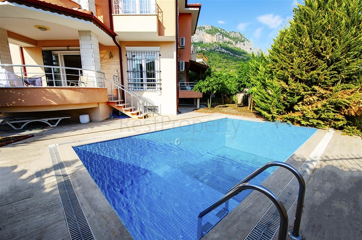 Отдельностоящая вилла 3+1 с мебелью в Гейнюке Кемере 