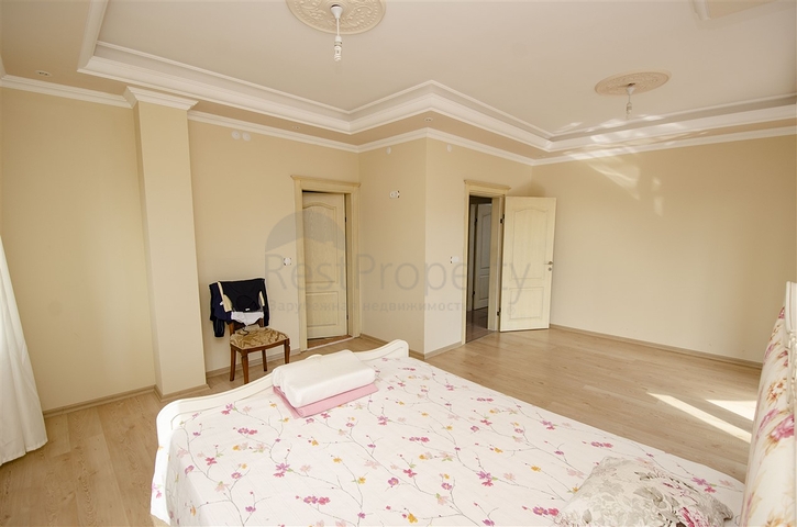 Отдельностоящая вилла 3+1 с мебелью в Гейнюке Кемере 